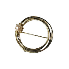 Vintage Brooch Gold Tone Pin Double Hoop Single Faux Pearl Unsigned 1.5” Circle