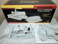 First Gear 79-0177 IH TD25 Dozer + Towed Sheepsfoot Packer White 1/25 Diecast MB