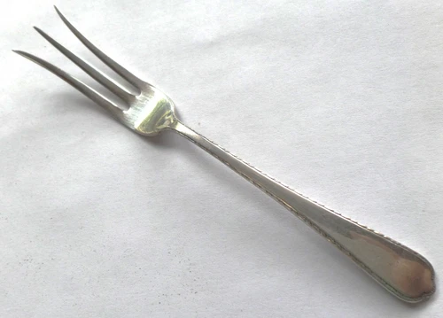 International Sterling Silver WINDMERE 1939 4 3/4" Lemon Fork, NO mono