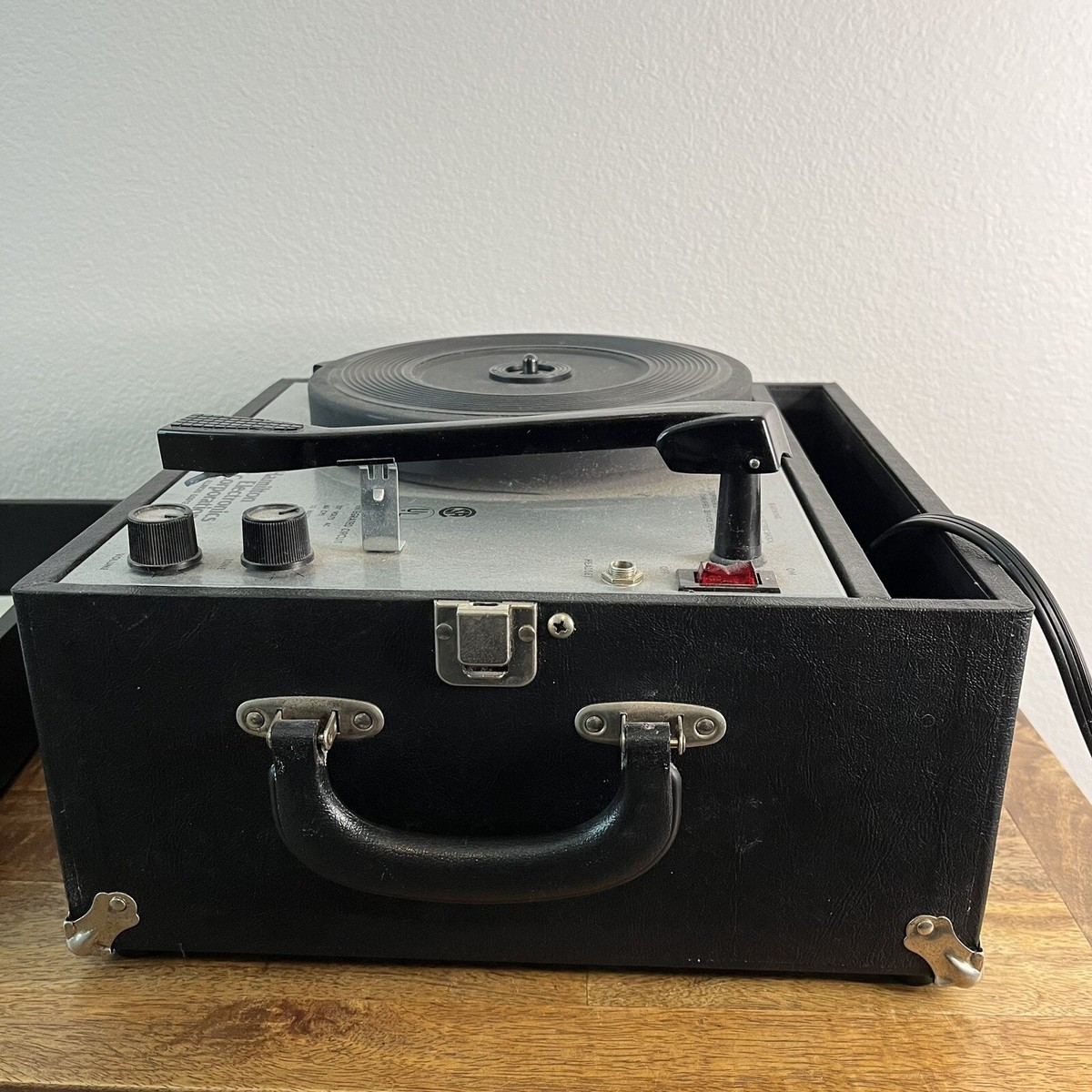 Hamilton Electronics Model 910 4-Speed Vintage Record Player