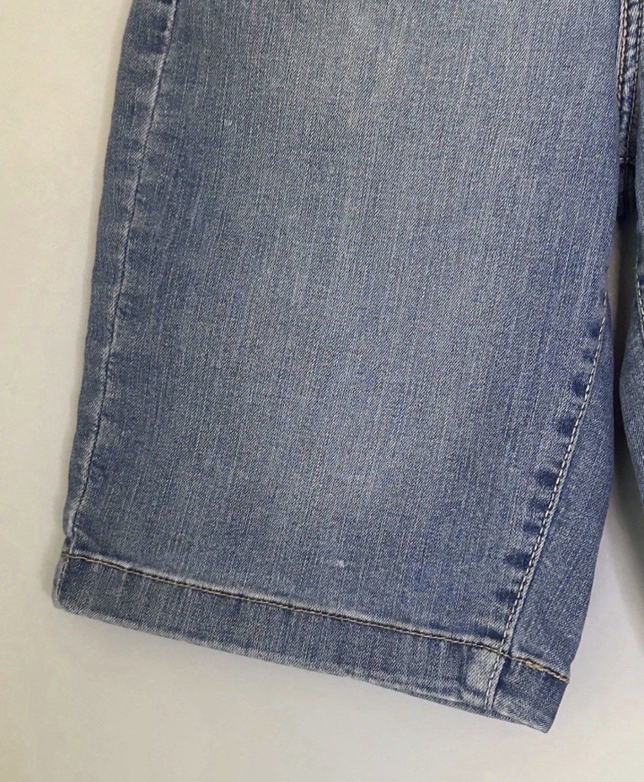 Levis 512 Perfectly Slimming Womens Denim Bermuda Shorts W25 Blue Stretch 10” image 7