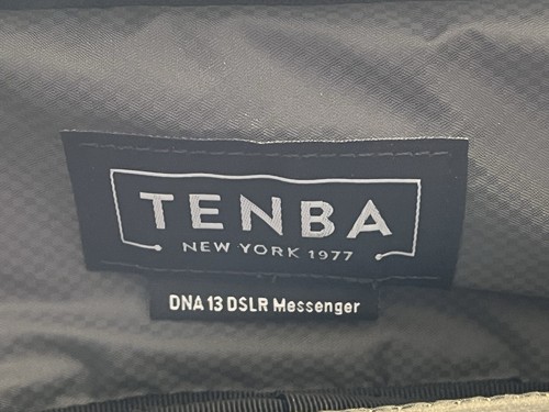 Tenba DNA 13 Camera Messenger Bag Black DSLR, Good Condition - Picture 2 of 9
