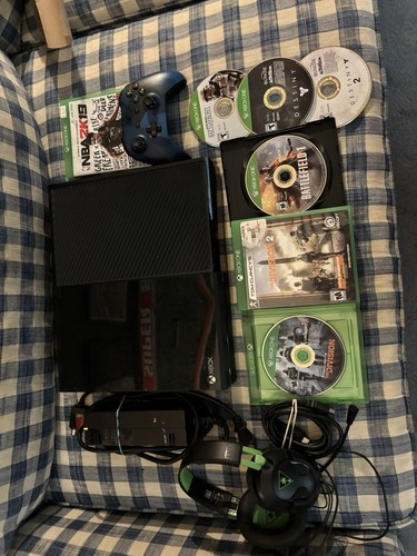 Microsoft Xbox One Model 1540 500GB Console Bundle W/ Hook Ups, Games & Controlr