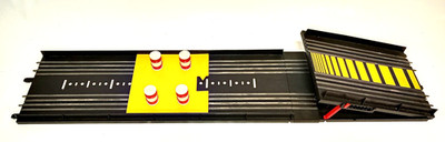 Carrera Servo 140 Schiene Streckenteil Sprungschanze Razziawippe 75960