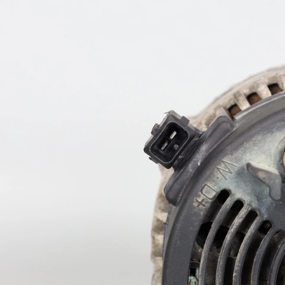 Alternador Volkswagen Eurovan 1992-1999 120 AMP 028903025R OEM usado Foto 3 de 4