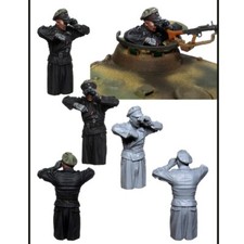 1/35 Scale WWII German Tank Commander Resin Figure Kit - Binoculars & MG