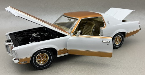 Royal Bobcat Grand Prix Model J Maßstab 1:18 Limitiert Auto World OVP NEU - Bild 3 von 7