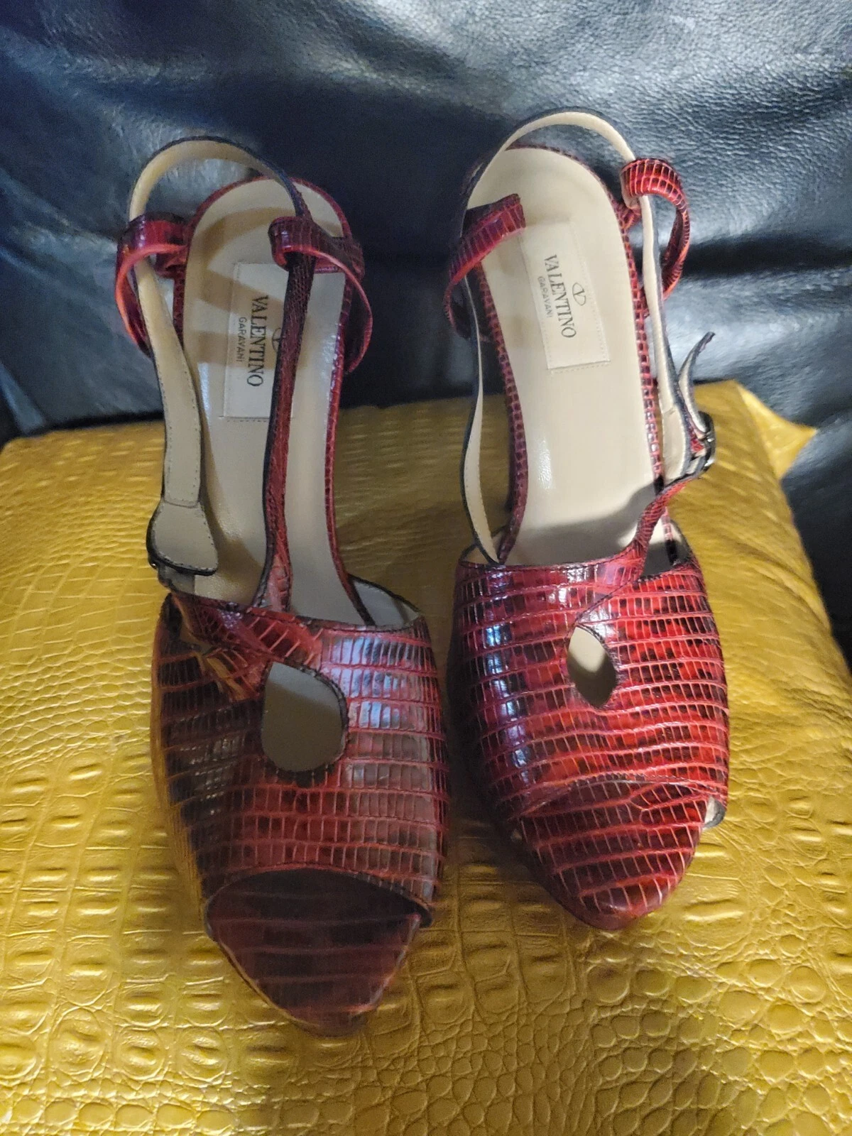 Originari Valentino Garavani Borgogna Abbelliti Croc punta aperta taglia 38