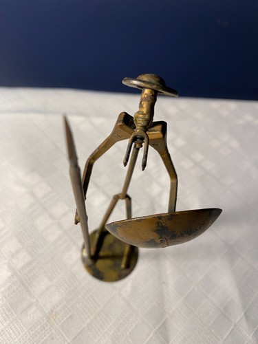Estatuilla de arte popular soldada de metal vintage estampada España 6" de alto - Imagen 2 de 10