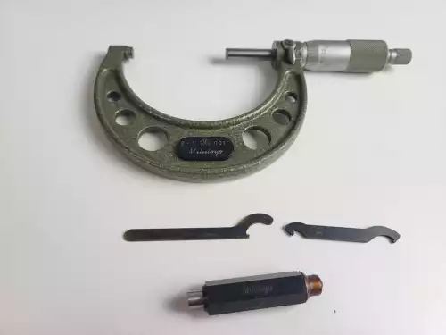 Mitutoyo Outside Micrometer 2-3" .001" No. 103-179 Made in Japan with Accesories