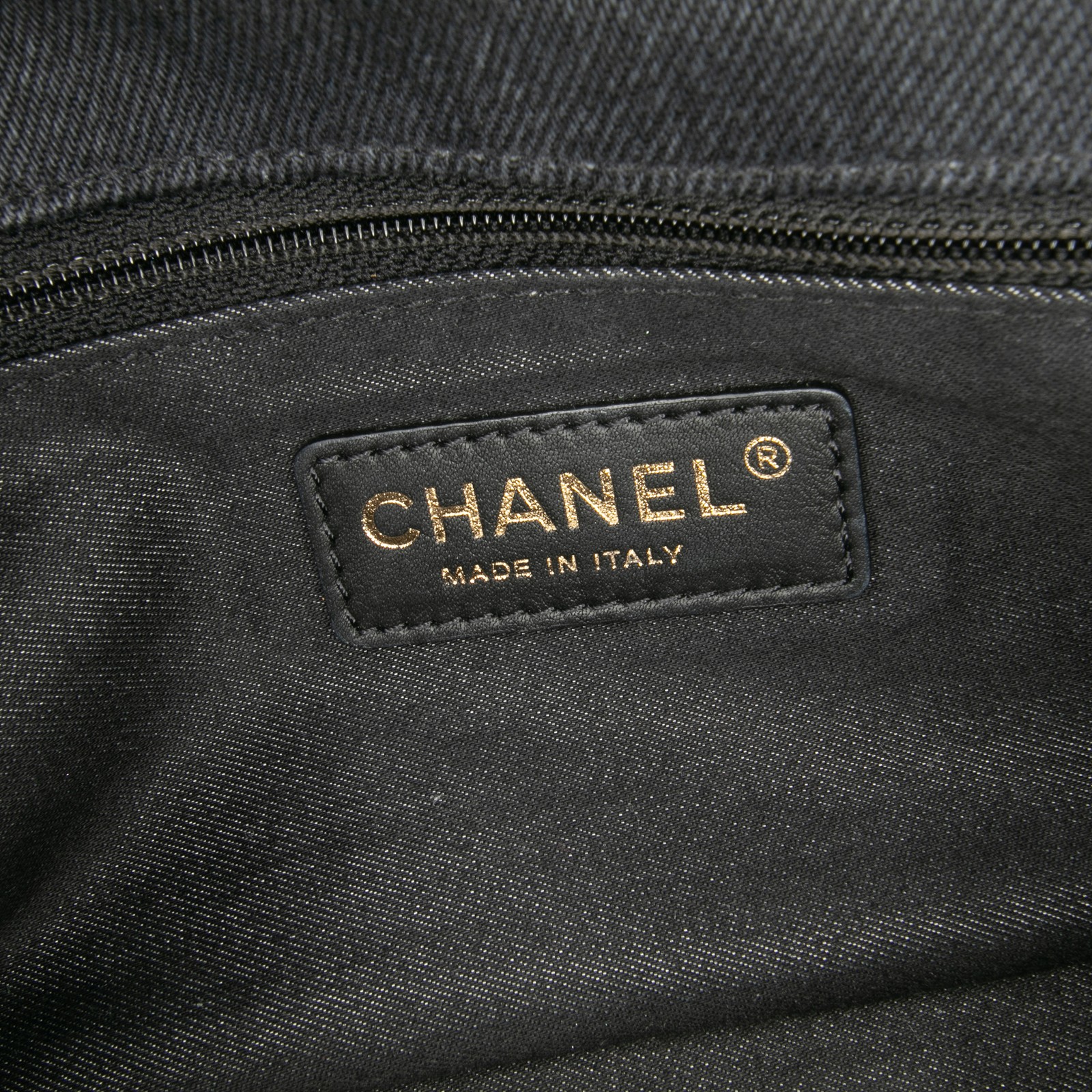 Authenticated Chanel Mini Rectangular Quilted  Mo… - image 5