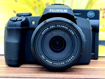 Fujifilm FinePix S1 16.0MP Bridge Camera Bundle - Near Mint - ONLY 2,001 Shots!