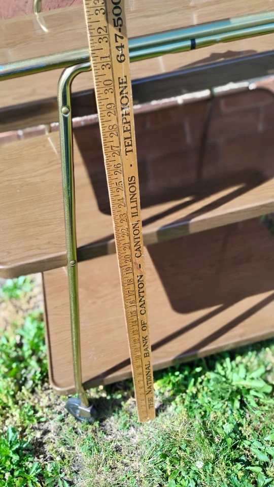 Carro de servir con barra rodante de metal marrón y latón de 3 niveles Cosco de la década de 1960 atómico  Foto 3 de 4