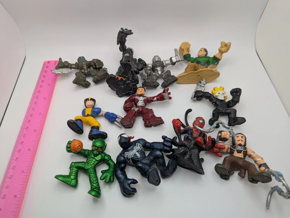 Lote de 11 figuras de acción Hasbro Marvel Super Hero Squad SpiderMan Wolverine 2-3" Foto 3 de 3