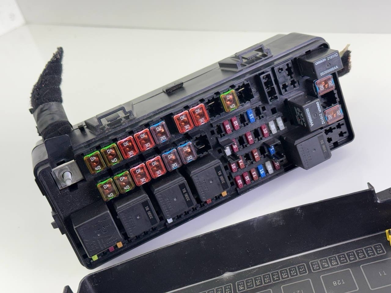 2014-2017 Maserati Ghibli Engine Power Junction Distribution Fuse Relay Box 380
