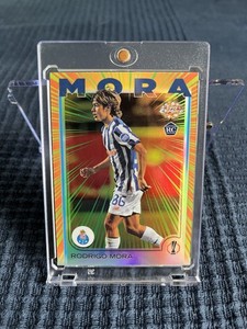 Topps Chrome UCC 2024/25 Rodrigo Mora Radiating Rookie RR-5