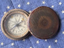 18th to early 19th century compass. Round Wood Case, Paper Face.