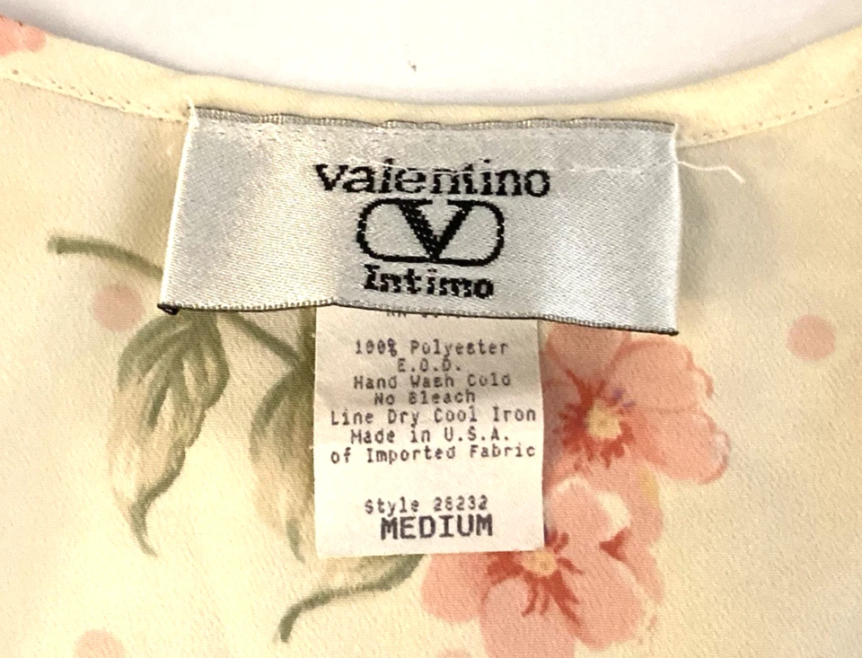 Roupão vintage Valentino íntimo M creme floral poliéster mangas 3/4 com cinto - Imagem 2 de 4