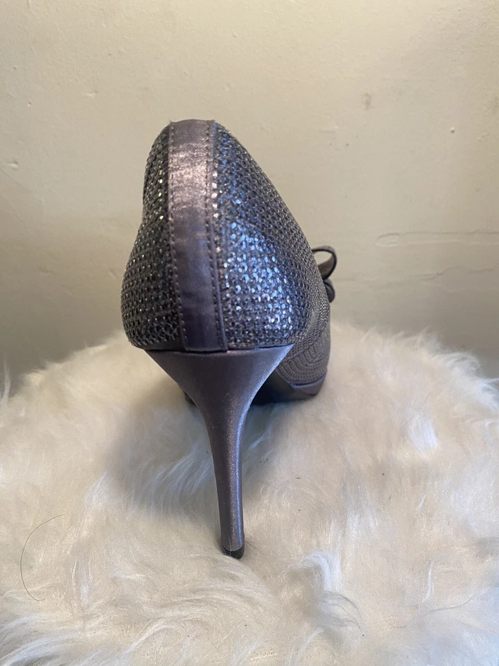 Moda Spana Metallic Grey Sparkle Bow Accent Open Toe Stiletto Pump Heel Sz 9 - Image 4 of 4