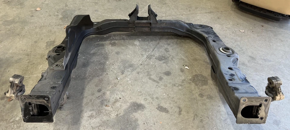 Subchasis trasero Smart Fortwo 2008-2015 travesaño OEM 4513500008 Foto 3 de 4