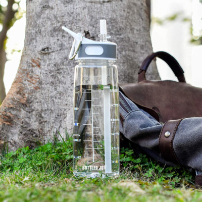 2xTrinkflasche mit Strohhalm und Zeitmarkierung, 800ml, klar mit Reinigungsset.