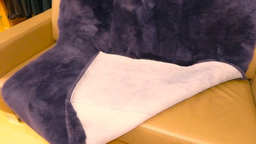 NEU !! "AUBERGINE " LAMM DECKE ECHT PELZ FELLDECKE FELL REAL FUR LAMB BLANKET - Bild 9 von 9