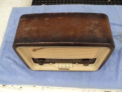 TELEFUNKEN GAVOTTE 7 TABLETOP VINTAGE GERMAN RADIO - Picture 4 of 7