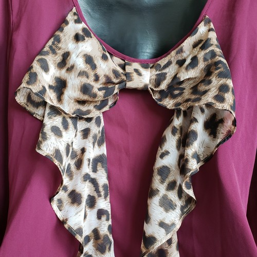 Charming Charlie Blouse Small Burgundy Animal Print Bow 3/4 Sleeves Crew Neck - Picture 7 of 11