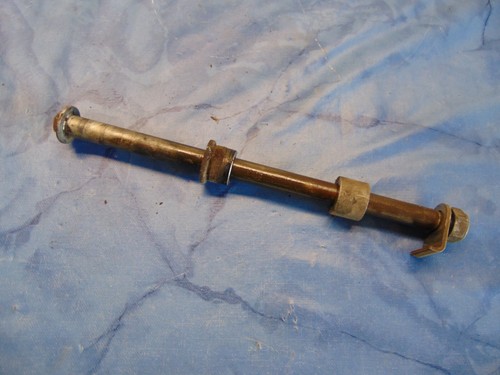 Honda CB 500 , PC 26  Achse hinten, Hinterradachse