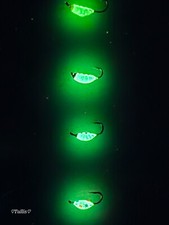 RIBBED TUNGSTEN SCUD 3,4,5MM SUPER GLOW WAX WORMS