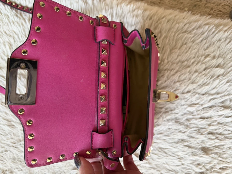 Mini bolso bandolera para cámara Valentino Garavani Rockstud en rosa   Foto 2 de 4