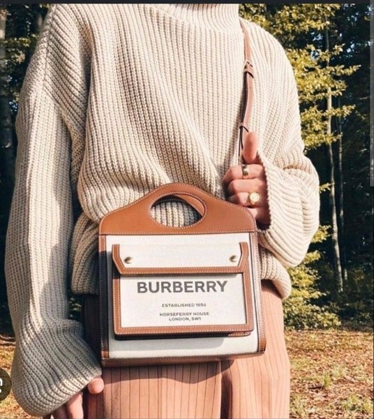 BURBERRY / Designer Horseferry Pocket Cross Body Bag in Beige & Malt Leather 