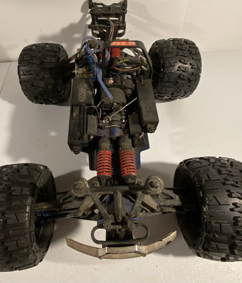 TRAXXAS REVO 3.3 Roller Chassis 1/10 4x4 Nitro Monster Truck - Image 4 of 4