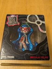 NEW MONSTER HIGH GHOULIA YELPS CHASE VINYL FIGURE NRFB