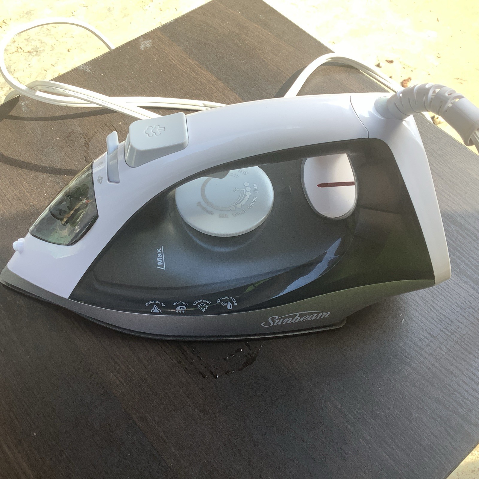 Non-stick Soleplate  Anti-drip Tank