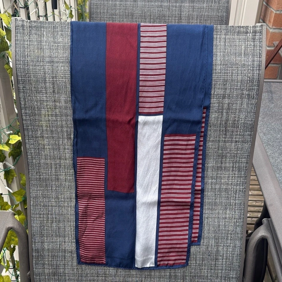 Impresionante Bufanda Ann Klein Vintage Rayas Azules y Rojas 100% Seda Foto 3 de 4