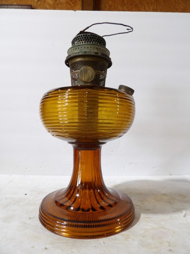 VINTAGE AMBER ALADDIN BEEHIVE OIL LAMP MODEL B BURNER
