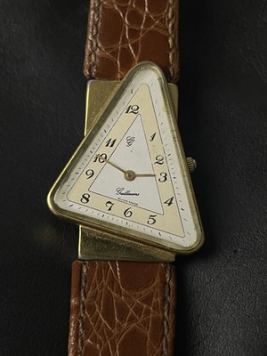 Guillame Triangle Quartz Rare Swiss Gold ( Braucht neu batterie )