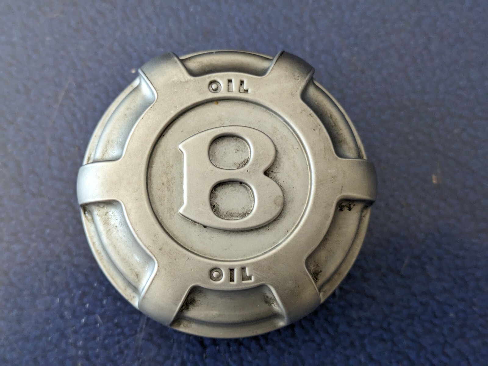 2005-2012 W Bentley Flying Spur Continental GT Engine Oil Cap oem 06B103485D