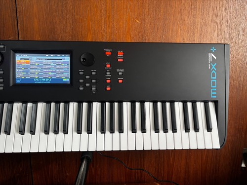Yamaha MODX7+ 76 Sintetizzatore a chiave semipesato con borsa gig - Foto 3 di 13