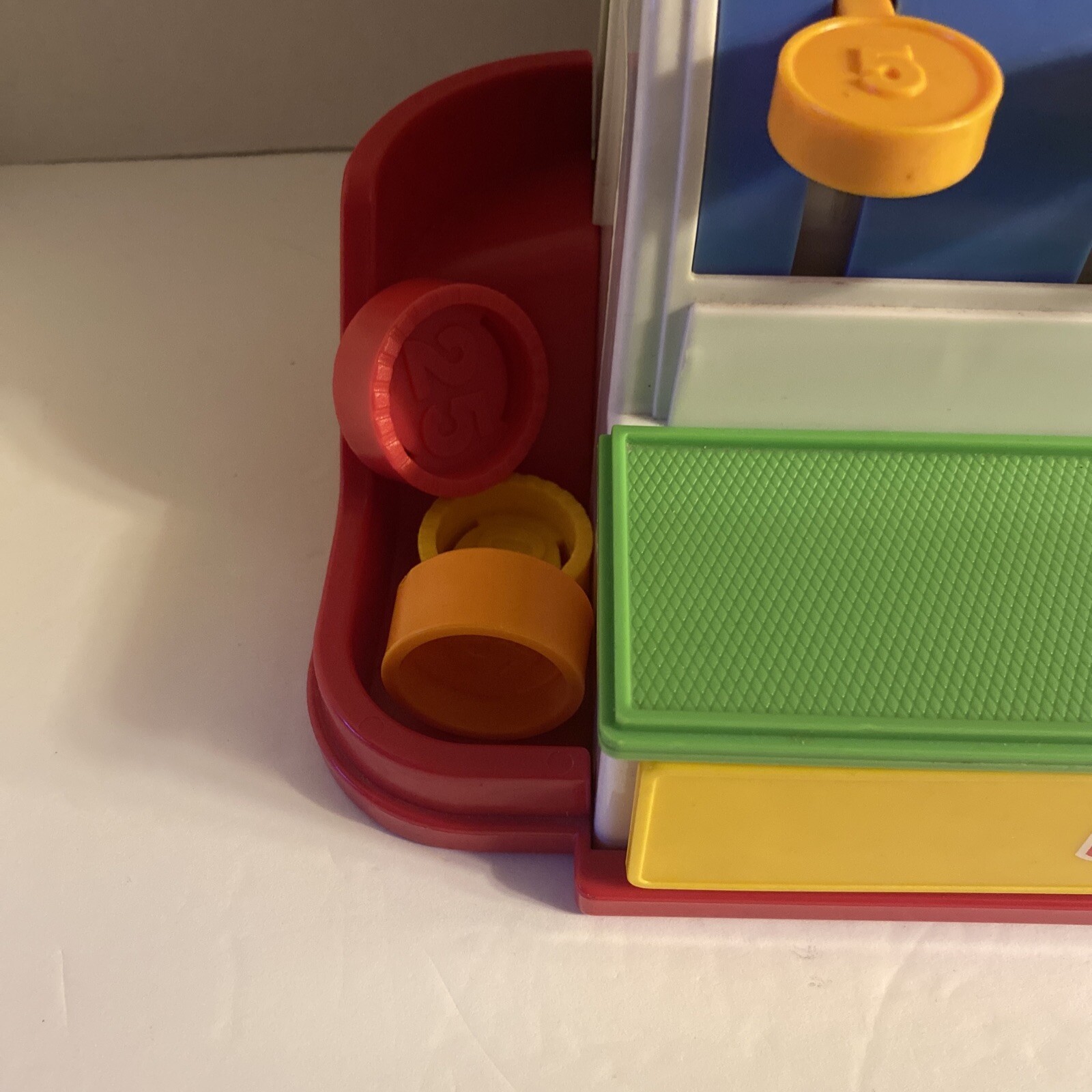 как выглядит 1994 Vintage Fisher Price Cash Register With 4 Coins - WORKING фото