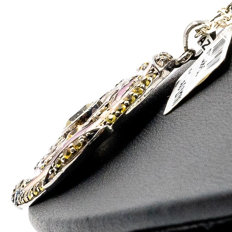 Colgante de plata de ley con zafiro de cuarzo limón de 2,75 quilates en esmalte beige y rosa Foto 3 de 4