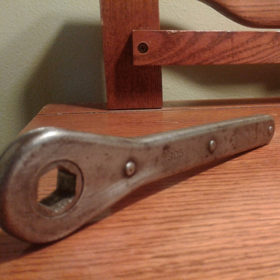 PACKER RAY MODEL 325 ANTIQUE FLAT 1/2" BOX END RATCHET WRENCH GREAT