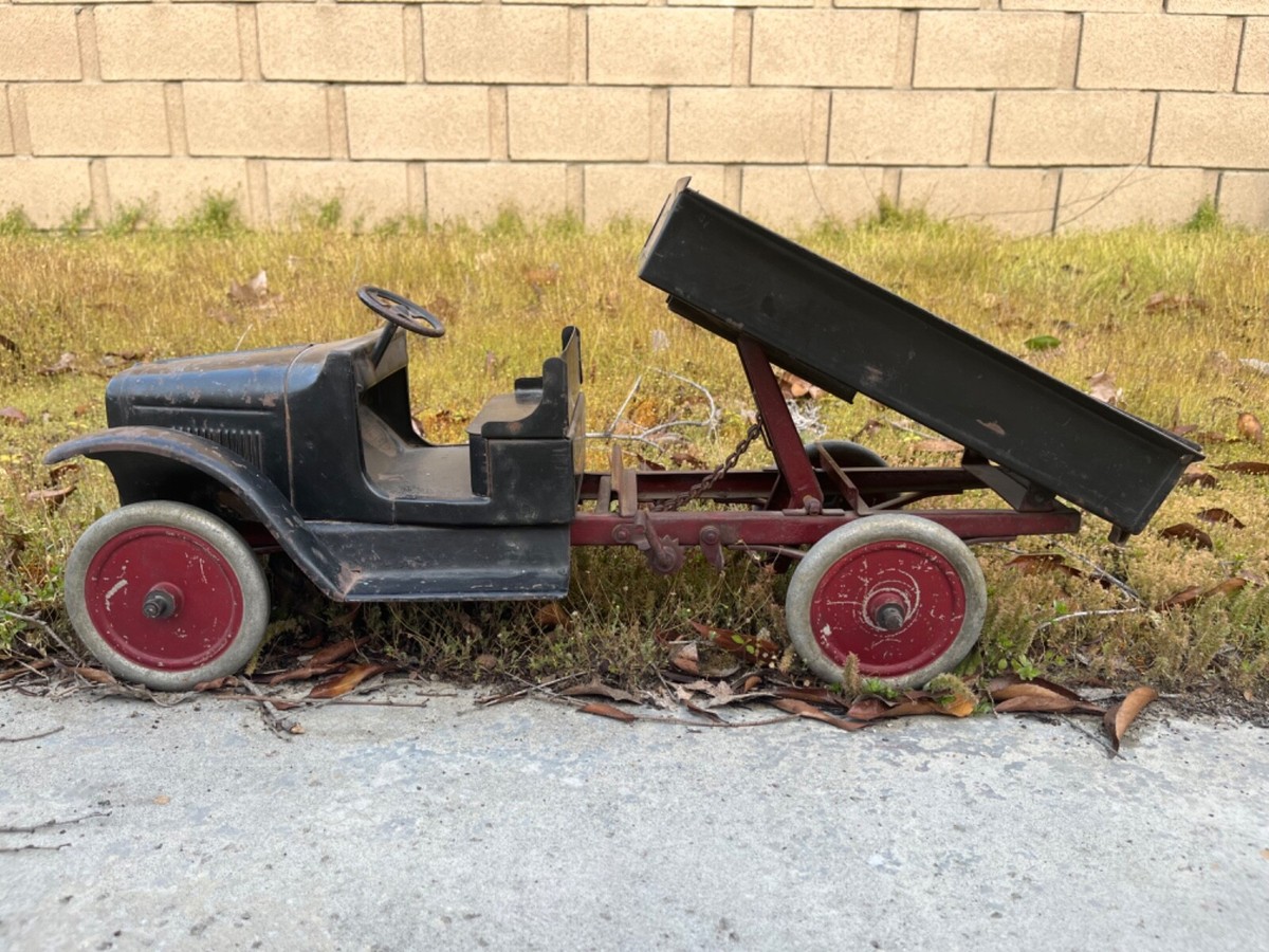 1920's BUDDY L PRESSED STEEL, CHAIN LIFT DUMP TRUCK