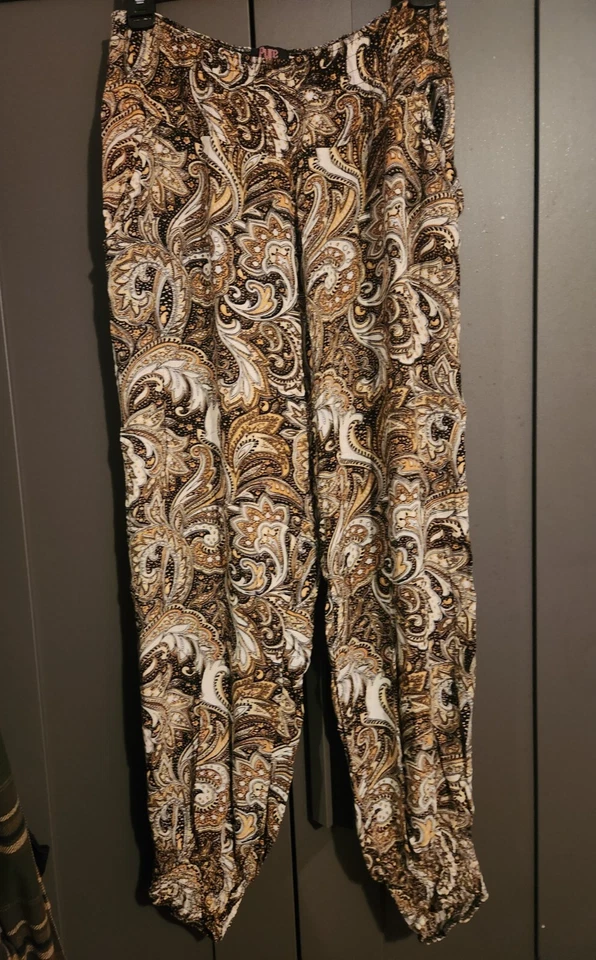 Pantalones boho joggers hippie harén estampado blanco mostaza negro patrón cachemir Foto 2 de 4