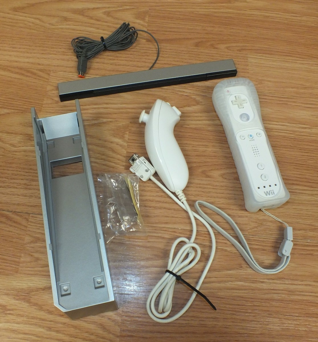 Nintendo Wii (RVL-001) White System / Console With Power Supply