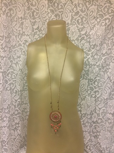 Chico's Gold-tone Beaded Filigree Circle Medallion NWT 40"/Shades of Pink/Coral - Picture 2 of 7