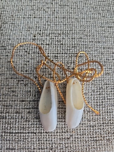 VINTAGE BARBIE BALLERINA White BALLET Pointe Shoes Gold Tie Ribbon - Picture 1 of 5