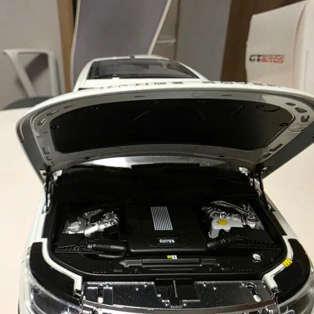 Land Rover Range Rover Autobiography Diecast Model 1/18 Scale