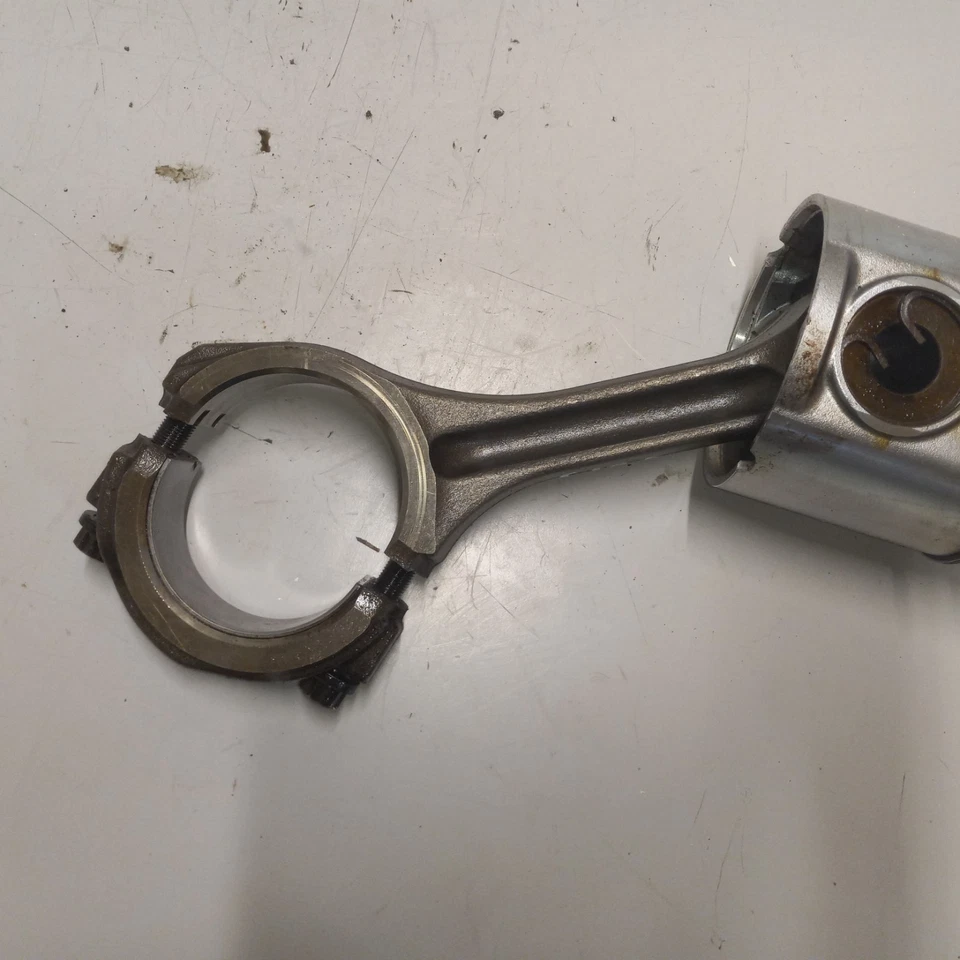 Conjunto de pistón 1873875C99 Navistar International DT466E, 1841615C91, 2516365C91 Foto 4 de 4